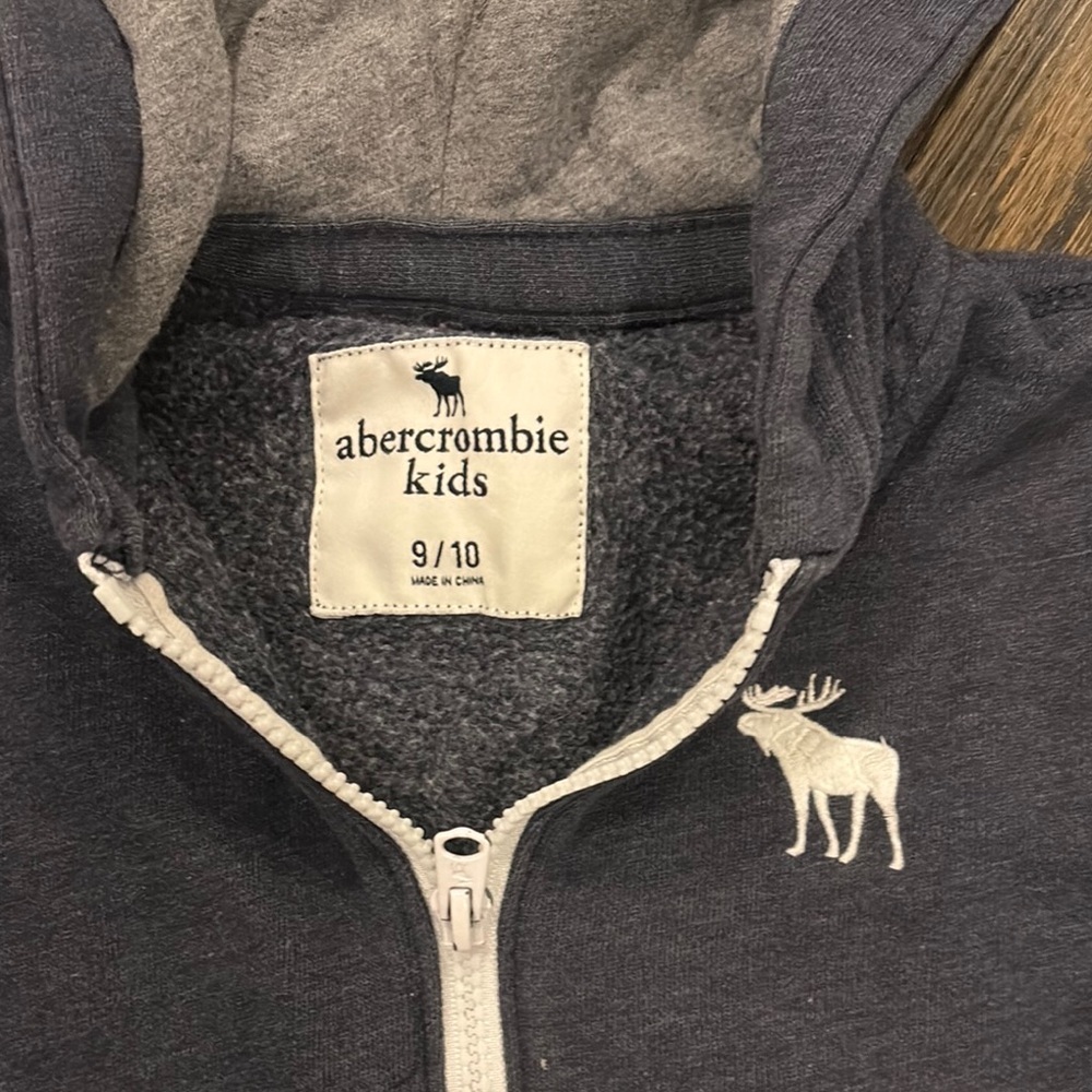 Kids Gray Zip-up Hoodie with pockets by Abercrombie Kids (size 9/10) - Picture 2 of 5